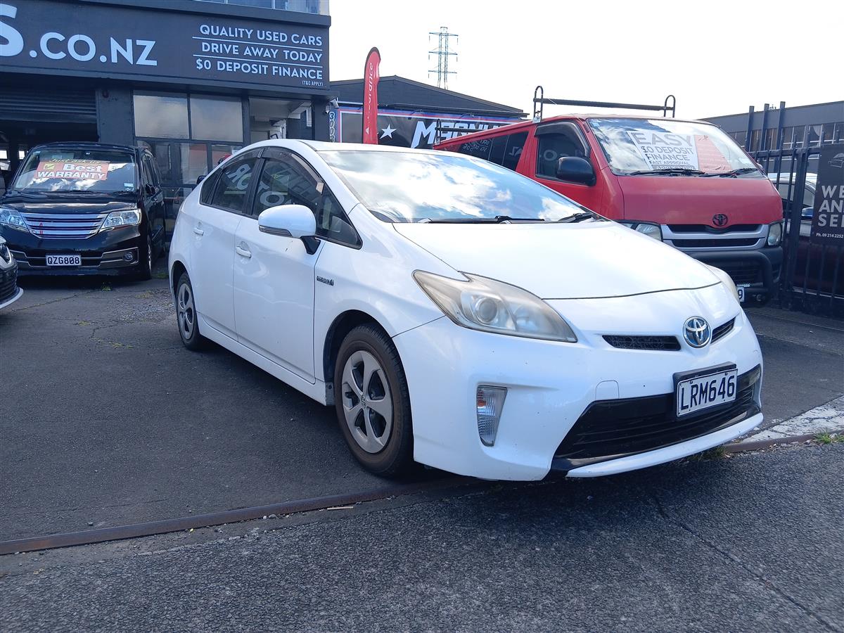 2013 Toyota Prius HYBRID Hatchback Automatic, 5 seats, 1,790 cc, 372,417 km