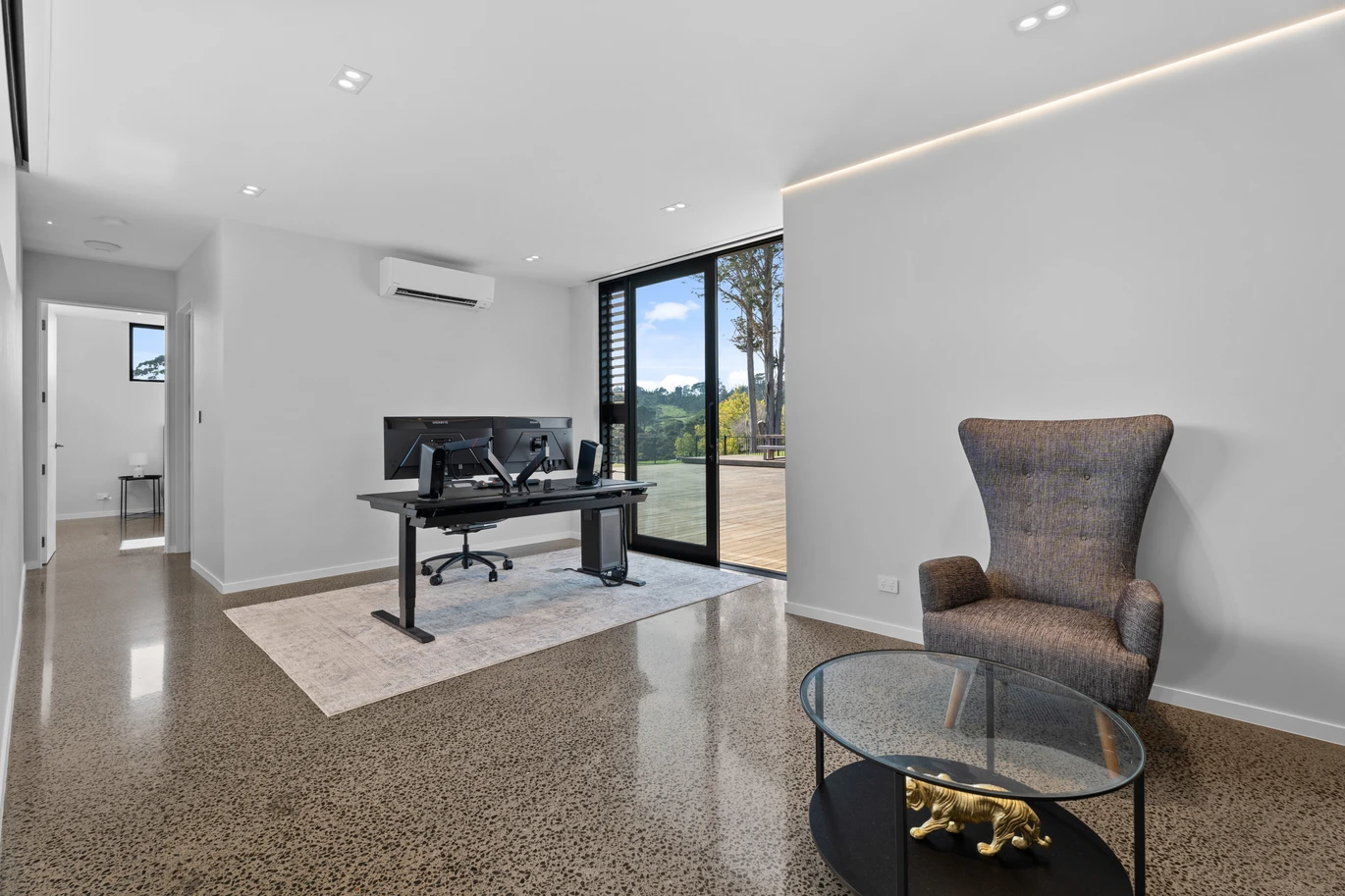 398m2 Luxury Architectural 4 beds 3 baths house on 3.8 ha land, Large 7.0m internal-access garage (ideal for oversized vehicles), Positioned in the sought-after Swanson foothills, Approx. 21km to Auckland CBD, Close to Swanson Village, train station, and local amenities, .49 Candia Road, Swanson, Auckland