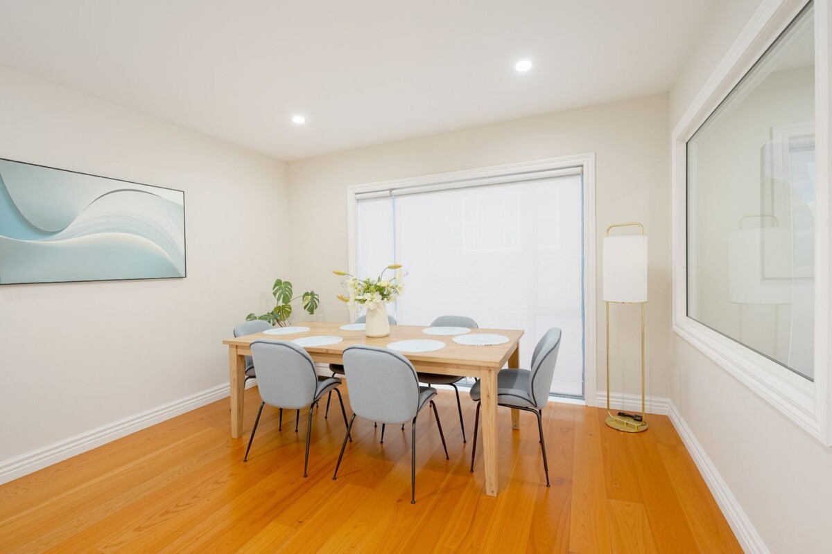 Double Grammar school zone, 428m2 7 beds 6 baths house with double garage and wet bars on 370m2 section, 4 ensuites, zoned for Auckland Grammar School and Epsom Girls Grammar School, close to Cornwall Park and Greenlane Hospital, with cafes, restaurants and supermarket nearby, 21 Inverary Avenue, Epsom, Auckland