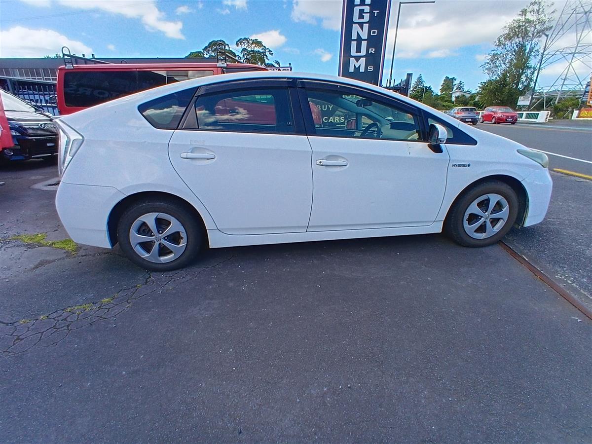 2013 Toyota Prius HYBRID Hatchback Automatic, 5 seats, 1,790 cc, 372,417 km