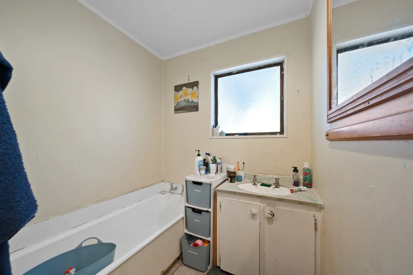 Once in 38 years, 4 beds 1 bath house on 600m2 section, with easy motorway access, plus local schools, shops, and everyday amenities nearby, 48 Darnell Crescent, Clover Park, Auckland