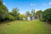 3 beds house with garage on 791m2 section, with RC for 5 lots subdivision, close to schools, parks, Pak’nSave Lincoln Road and the retail hub at Lincoln North Centre. motoway access, 1 Cedar Heights Avenue, Massey, Auckland