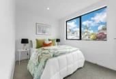 Standalone 4 beds 3 baths home with garage, close to Takapuna’s vibrant shopping precinct, beaches, schools, walks to Takapuna Grammar School and Hauraki Primary School, 2/49 Northboro Road Belmont, Auckland