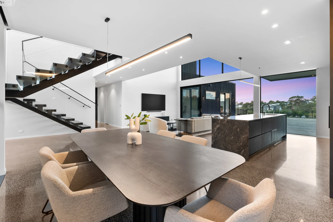 398m2 Luxury Architectural 4 beds 3 baths house on 3.8 ha land, Large 7.0m internal-access garage (ideal for oversized vehicles), Positioned in the sought-after Swanson foothills, Approx. 21km to Auckland CBD, Close to Swanson Village, train station, and local amenities, .49 Candia Road, Swanson, Auckland