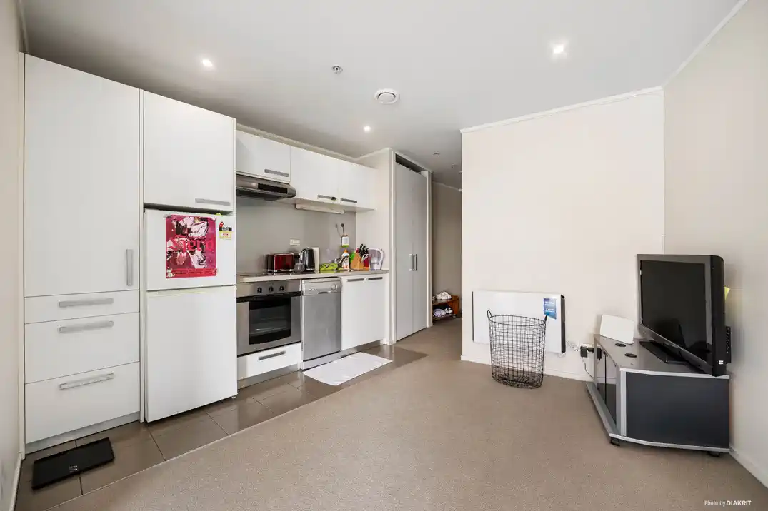Auckland Girls’ Grammar School zone, 41m2 Freehold 1 bed 1 bath 1 car park apartment, On-site swimming pool, GYM, and sauna free to use for residents, 13E/156 Vincent Street, City Centre, Auckland