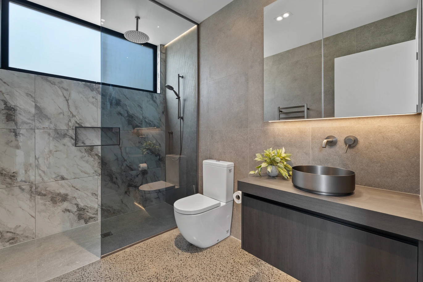 398m2 Luxury Architectural 4 beds 3 baths house on 3.8 ha land, Large 7.0m internal-access garage (ideal for oversized vehicles), Positioned in the sought-after Swanson foothills, Approx. 21km to Auckland CBD, Close to Swanson Village, train station, and local amenities, .49 Candia Road, Swanson, Auckland