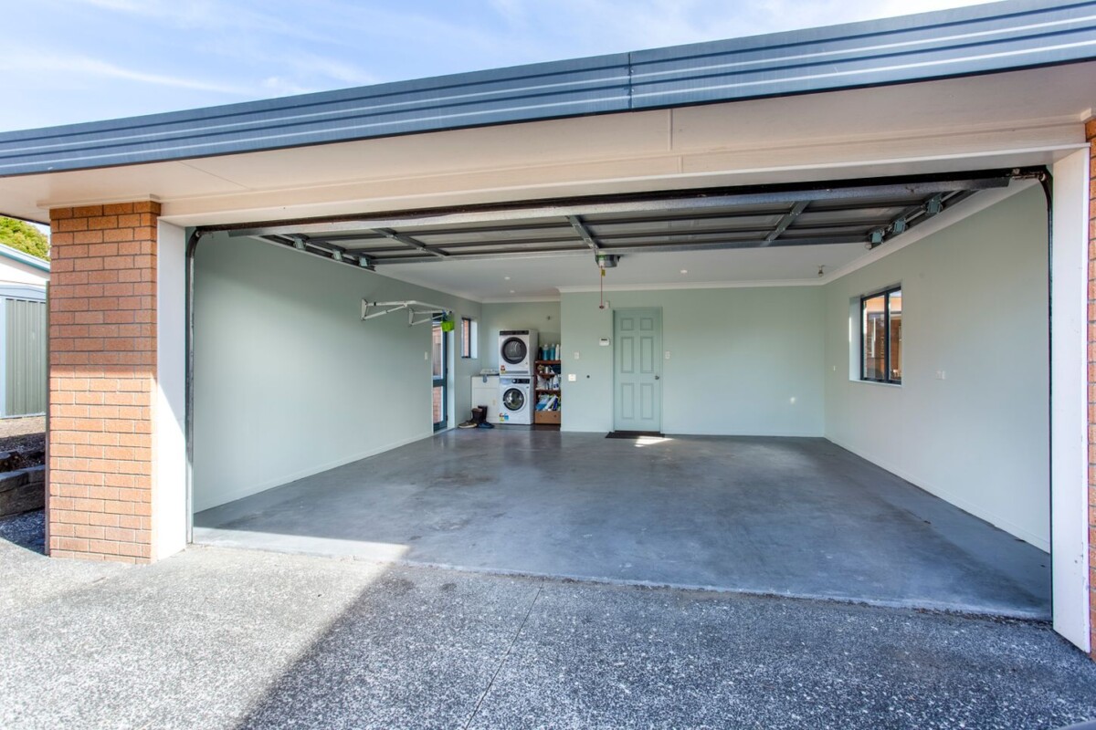 Owner Already Up North – This Must Be Sold, 3 beds 2 baths house with double garage on 418m2 section, minutes from schools, Pak’nSave, WestCity Mall, The Boundary shopping precinct, Henderson Train Station, 35C Edmonton Road, Henderson, Auckland