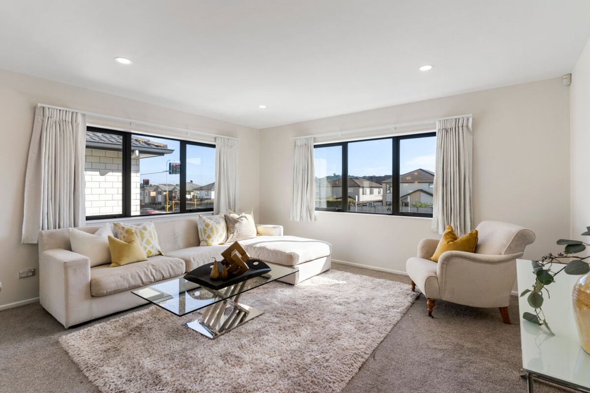 318m2 7 beds 4.5 baths house with double garage and 2 beds granny, Ormiston Town Centre is right on your doorstep, and Ormiston schools nearby, 403 Ormiston Road, Flat Bush, Auckland