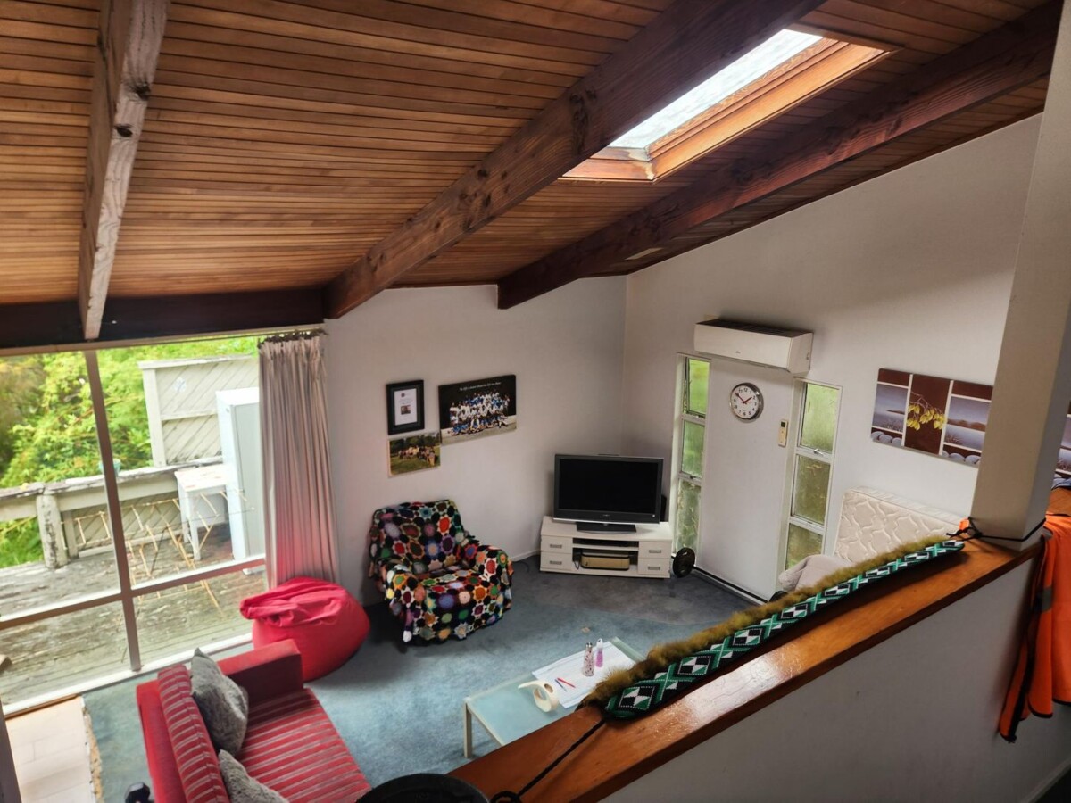 Mortgagee Sale, 3 beds beds 1.5 bath house with double garage on 696m2 section, The house has the opportunity to upgrade and is an entry-level options into a highly sought-after and desirable location, a short drive to Titirangi Village, 220 Golf Road, Titirangi, Auckland