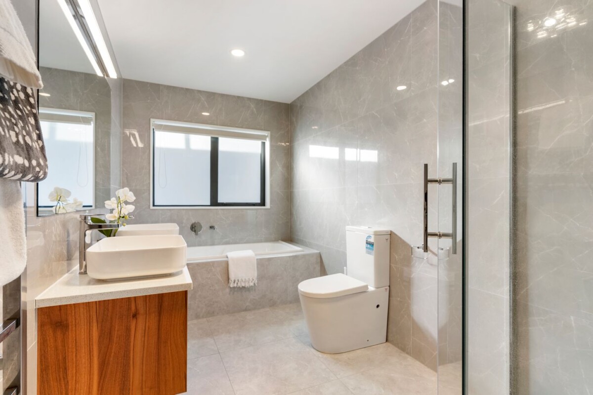318m2 7 beds 4.5 baths house with double garage and 2 beds granny, Ormiston Town Centre is right on your doorstep, and Ormiston schools nearby, 403 Ormiston Road, Flat Bush, Auckland