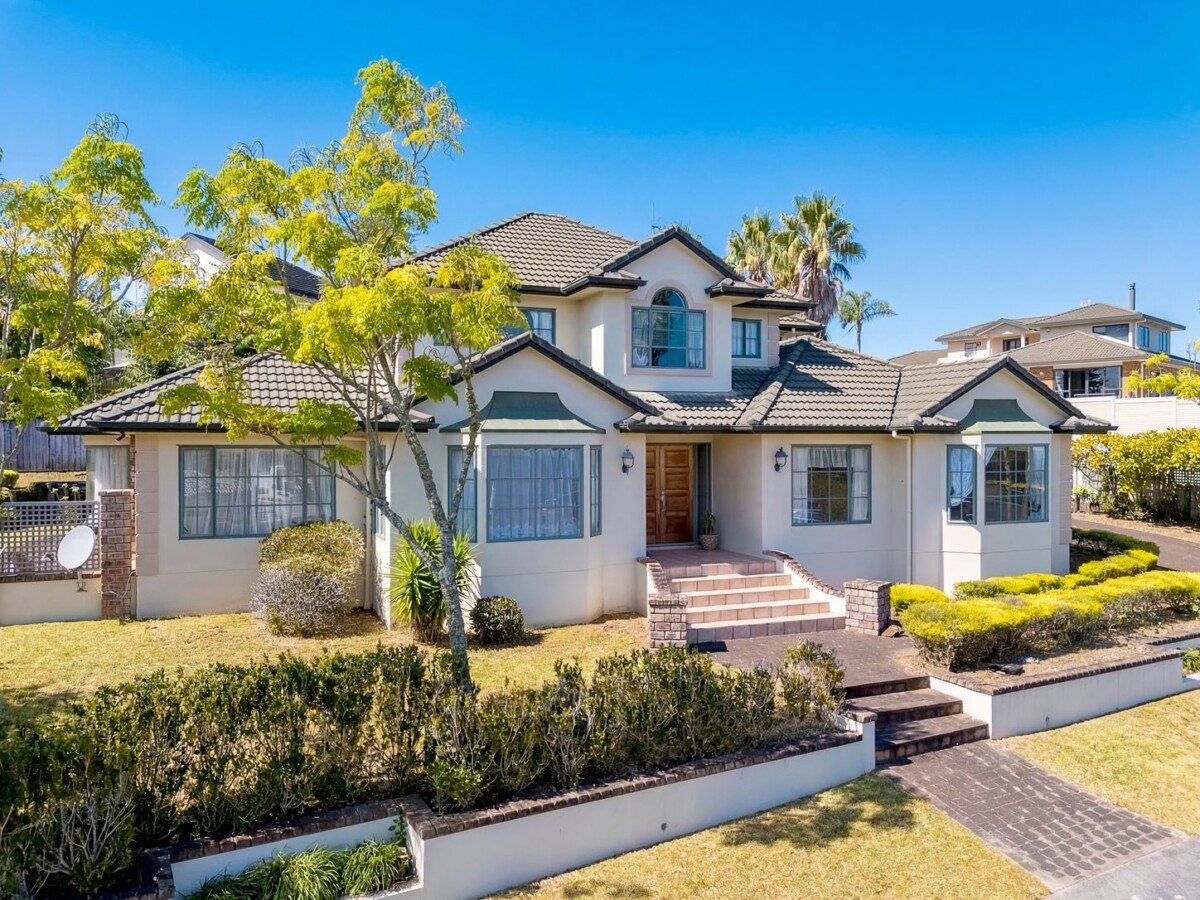 310m2 5 beds + study 2.5 baths house with double garage on 699m2 section, easy walk to Marina View School and close to the marina, reserves, shops, and excellent schooling including Hobsonville Point Secondary School, 2/2 Hobie Court, West Harbour, Auckland