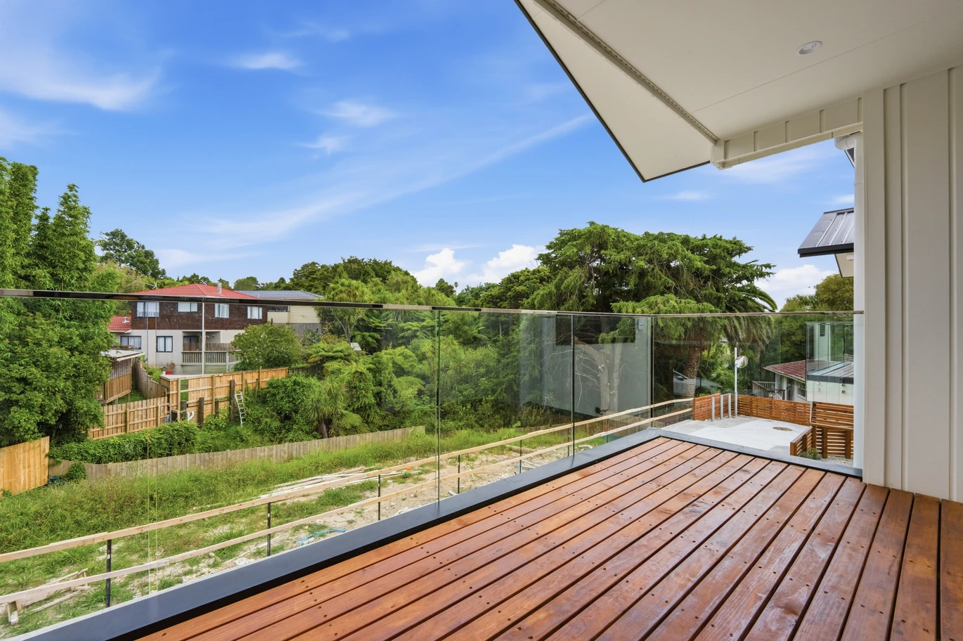 Brandnew 3 beds + study 2.5 baths home with garage, close to schools, Westfield Henderson and LynnMall, reserves, motorway access, zoned for Tirimoana School, Rangeview Intermediate, and Rutherford College, 16 Kirby Street, Glendene, Auckland