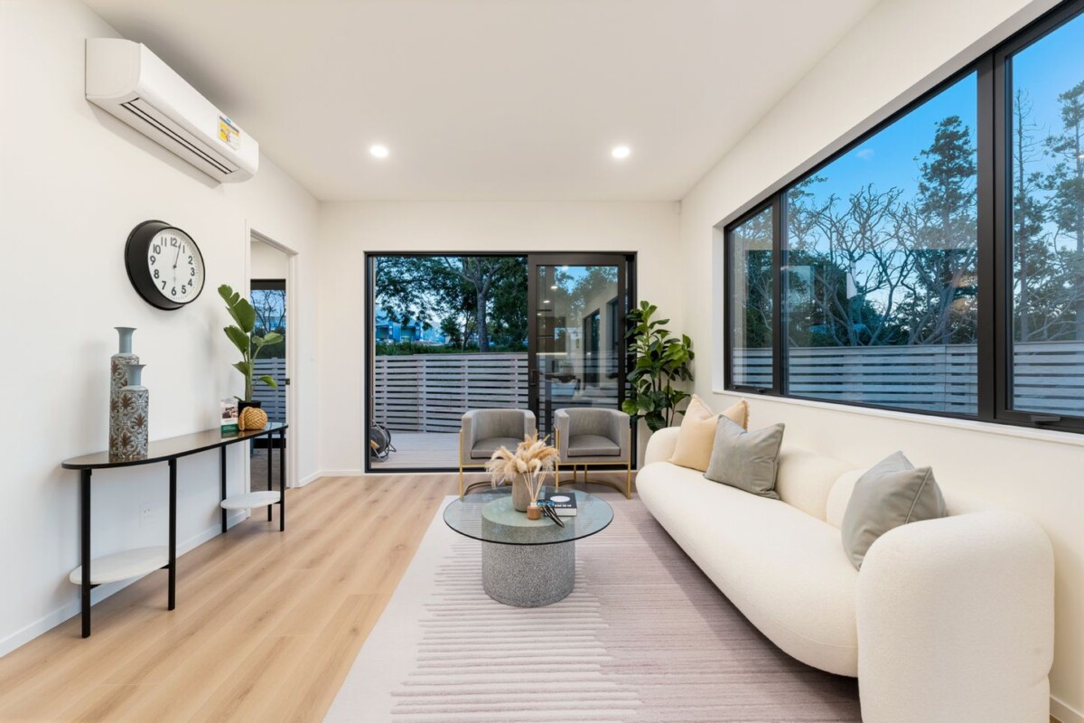 Brandnew 4 beds 3 baths house with garage and deck, zoned for Hobsonville School and Hobsonville Point High School. Local shops, cafes and public transport are nearby, easy motorway access, 26 Curtiss Circle, Hobsonville, Auckland