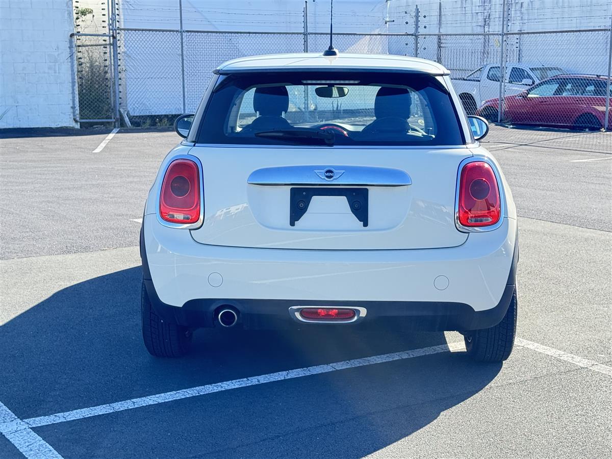 2018 MINI Cooper Facelift Hatchback Automatic, 4 seats, Beige, Petrol, 1,500 cc, 39,600 km