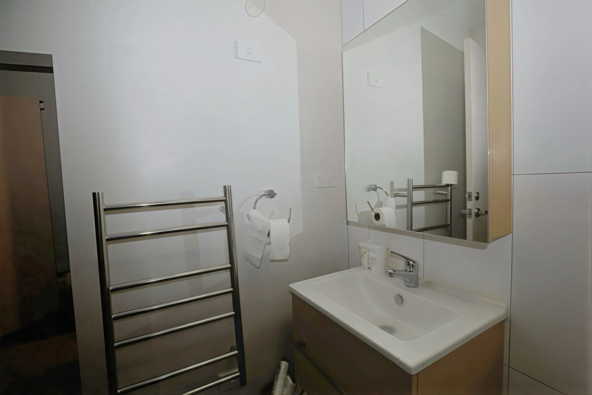 2 beds 1 bath apartment, Prime location opposite Manukau Train Station, Approx. 2-minute walk to Westfield Manukau, Pleasant balcony with attractive outlook, Stable tenant in place, 805/17 Putney Way, Manukau, , Auckland
