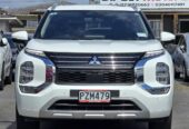 2023 Mitsubishi Outlander, RV/SUV Automatic, 7 seats, Petrol, 2,488 cc, 33,975 km