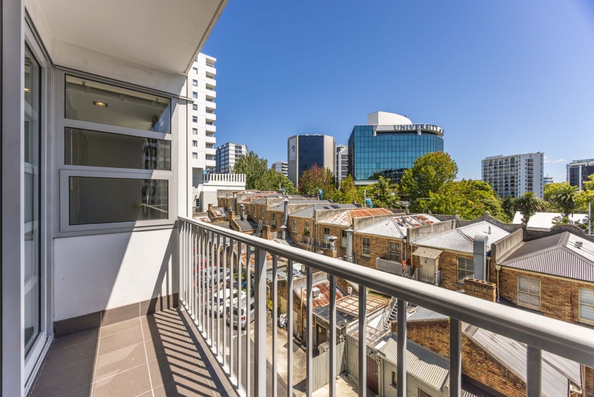 59m2 Leasehold 2 beds 1 bath apartment with car park, move-in ready, Walking distance to universities, shops, and CBD amenities, Close to the future CRL train station, 4A/56 Liverpool Street, Auckland Central, Auckland