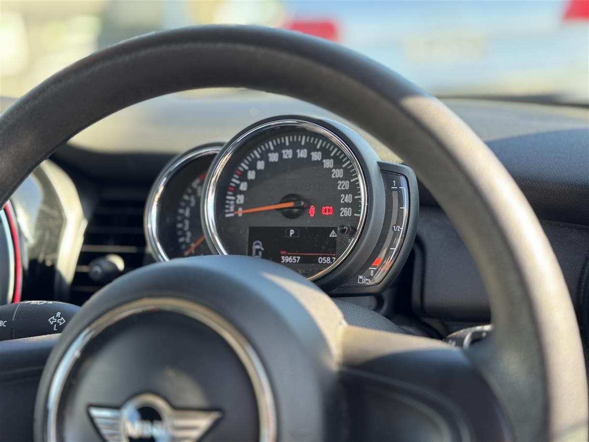 2018 MINI Cooper Facelift Hatchback Automatic, 4 seats, Beige, Petrol, 1,500 cc, 39,600 km