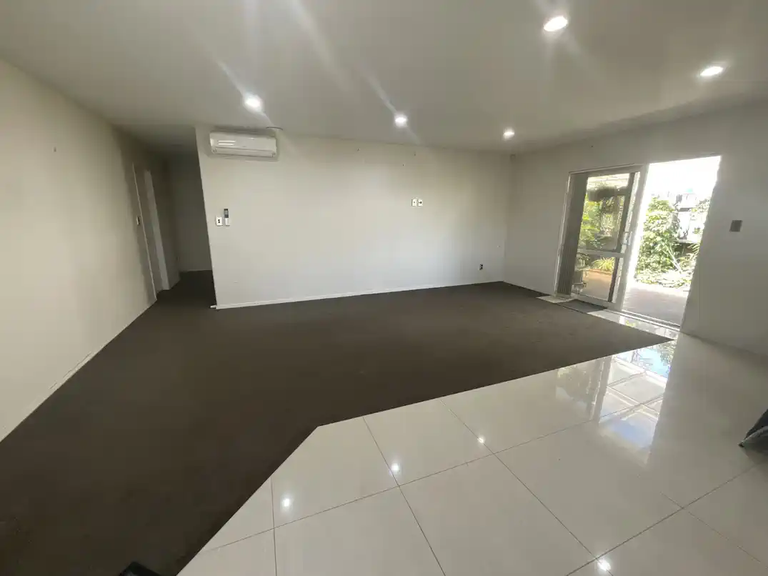 For rent, 4 beds 2 baths house with double garage, Available from: Saturday, April 11, 54A Valentine Street, Papakura, Auckland
