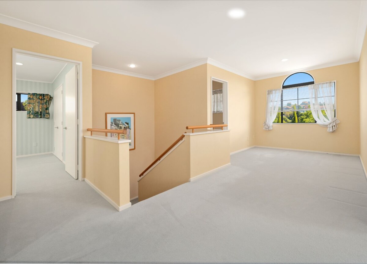 310m2 5 beds + study 2.5 baths house with double garage on 699m2 section, easy walk to Marina View School and close to the marina, reserves, shops, and excellent schooling including Hobsonville Point Secondary School, 2/2 Hobie Court, West Harbour, Auckland