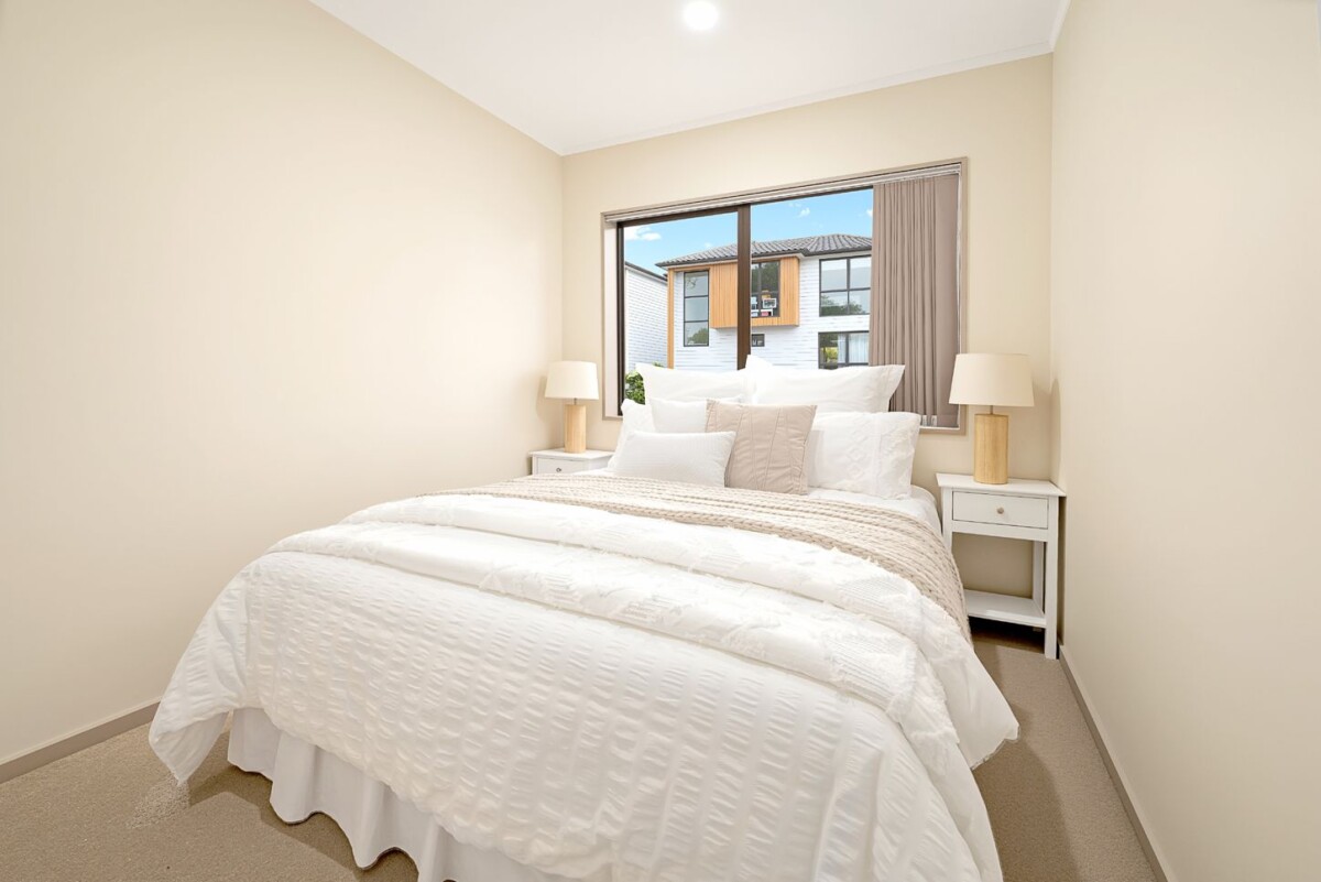 Vendor Cashing Up – Ready to Move In, Brick and tile 3 beds 1.5 bath house with garage, just a short stroll or drive away from Lynn Mall, 2/27 Rata Street, New Lynn, Auckland