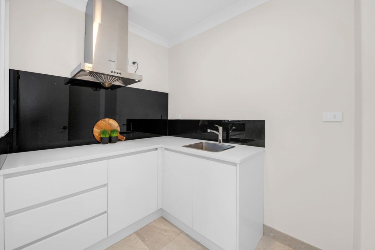 Super Realistic Vendor, Two kitchens, 6 beds + study 5.5 baths house with double garage and 2-beds granny, zoned for Te Nikau Primary School, Ormiston Junior College, Ormiston Senior College, close to schools, shops, 10 Peihinga Road, Flat Bush, Auckland