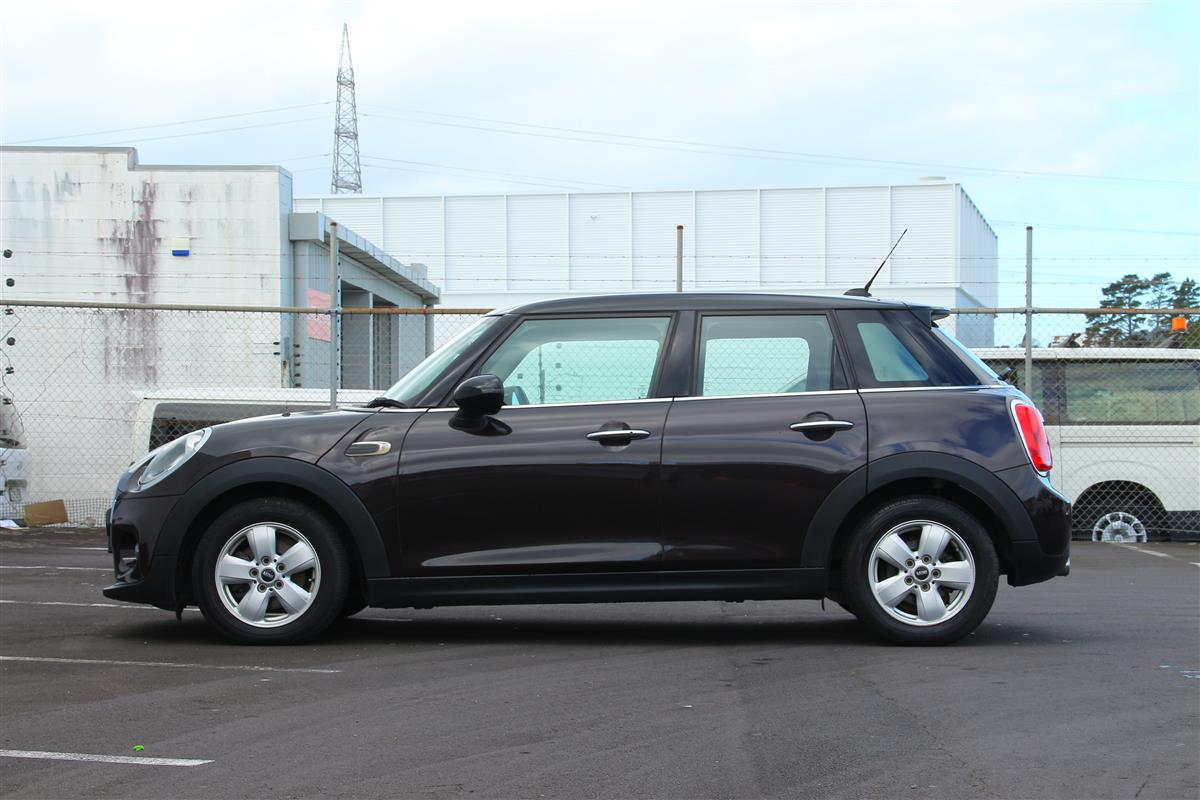 2016 MINI Cooper 4 Doors with Car Play Hatchback Automatic, 5 seats, Brown, Petrol, 1,500 cc, 54,000 km