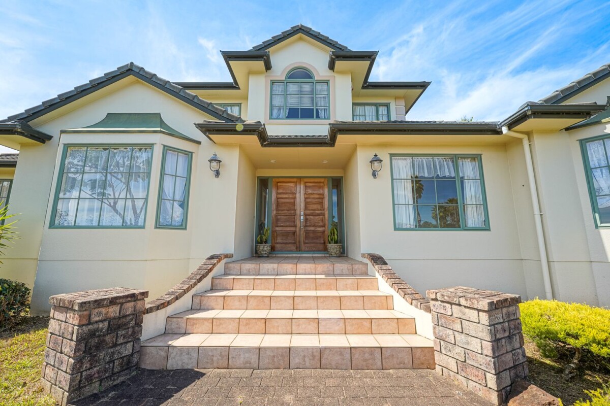 310m2 5 beds + study 2.5 baths house with double garage on 699m2 section, easy walk to Marina View School and close to the marina, reserves, shops, and excellent schooling including Hobsonville Point Secondary School, 2/2 Hobie Court, West Harbour, Auckland