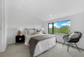 Standalone 4 beds 3 baths home with garage, close to Takapuna’s vibrant shopping precinct, beaches, schools, walks to Takapuna Grammar School and Hauraki Primary School, 2/49 Northboro Road Belmont, Auckland