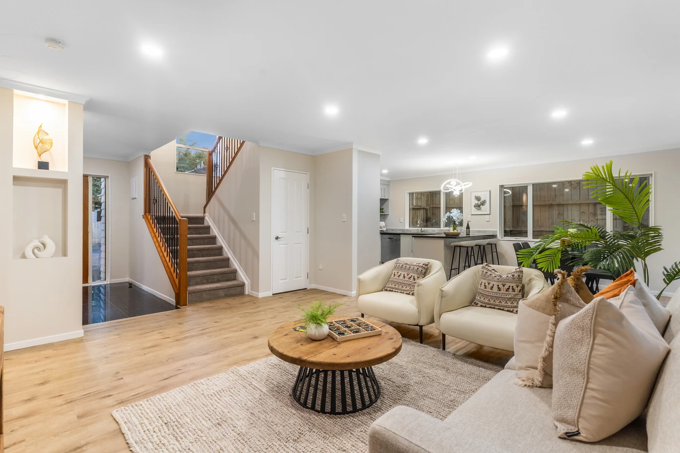 Vendor cashing out, Standalone 6 beds 5 baths house with 6 car parks on 400m2 section, a detached sleepout with its own bathroom, 2 ground floor ensuites with self-contained access, close to schools, Glenfield Mall, Wairau Park and motorway access, Detached Sleepout12C Manuka Road, Glenfield, Auckland