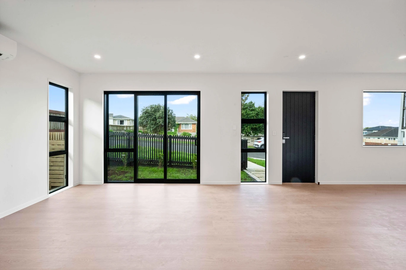 10-year Stamford Building Warranty, 139m2 Brandnew standalone 4 beds 2.5 baths home, garage with extra storage, Two air-conditioning units, Close to Motorway SH 20, Mangere Town Centre for supermarkets, shops, and daily essentials, Lot 1/3 Richard Road, Mangere, Auckland