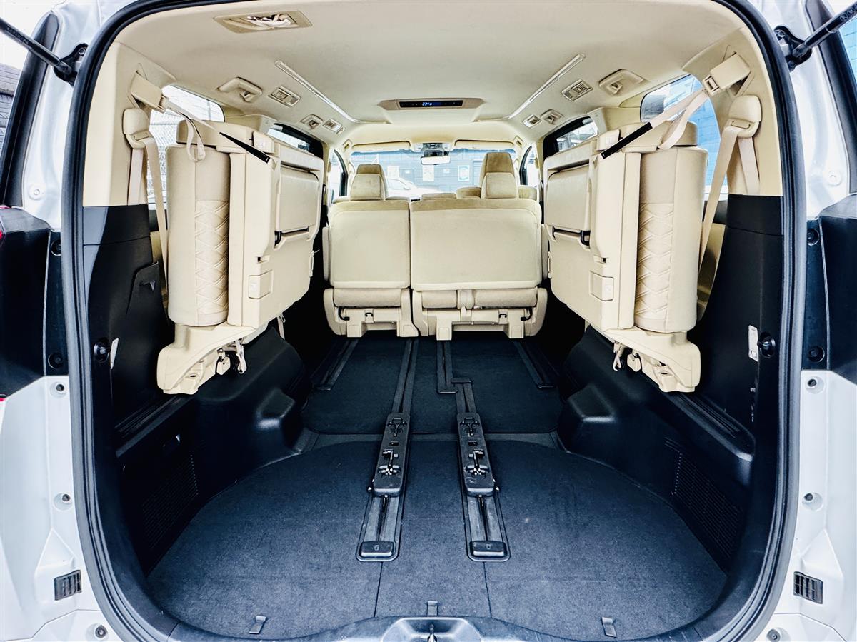 2021 Toyota Alphard Hybrid 4WD 7 Seats VIP People Mover Van Automatic, 2,500 cc, 64,000 km