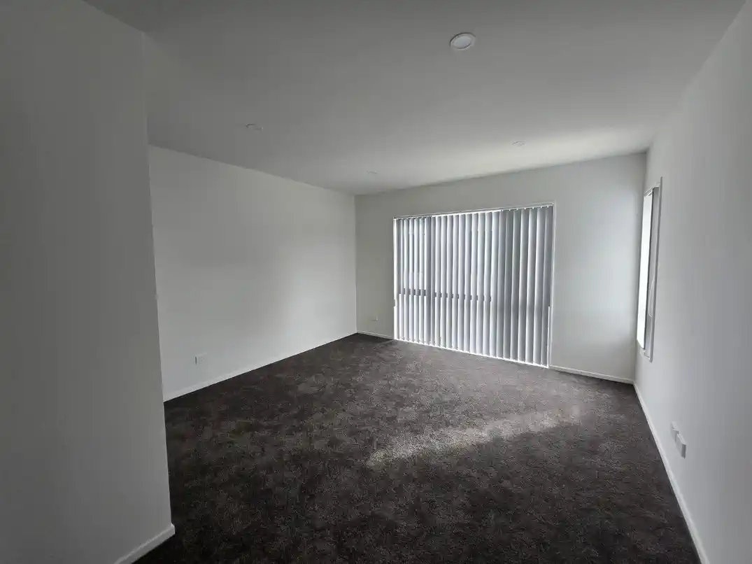 For rent, 3 beds 2 baths townhouse with garage, Available from: Thursday, March 19, 20B Volante Avenue, Wattle Downs, Auckland