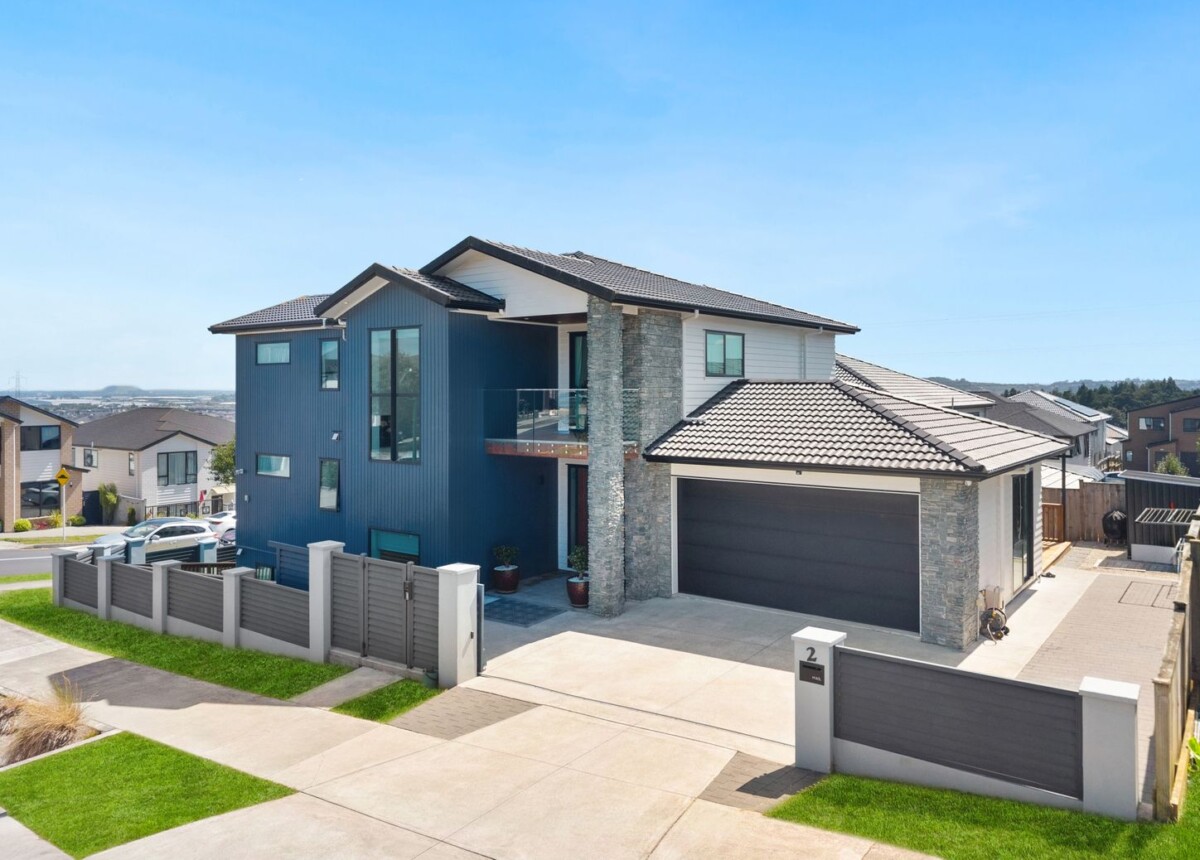 431m2 7 beds 5.5 baths with web bar house with double garage, 2 beds 1 bath + 1 ensuite ground floor, close to schools, shopping centre, 2 Drumnaconagher Road, Flat Bush, Auckland