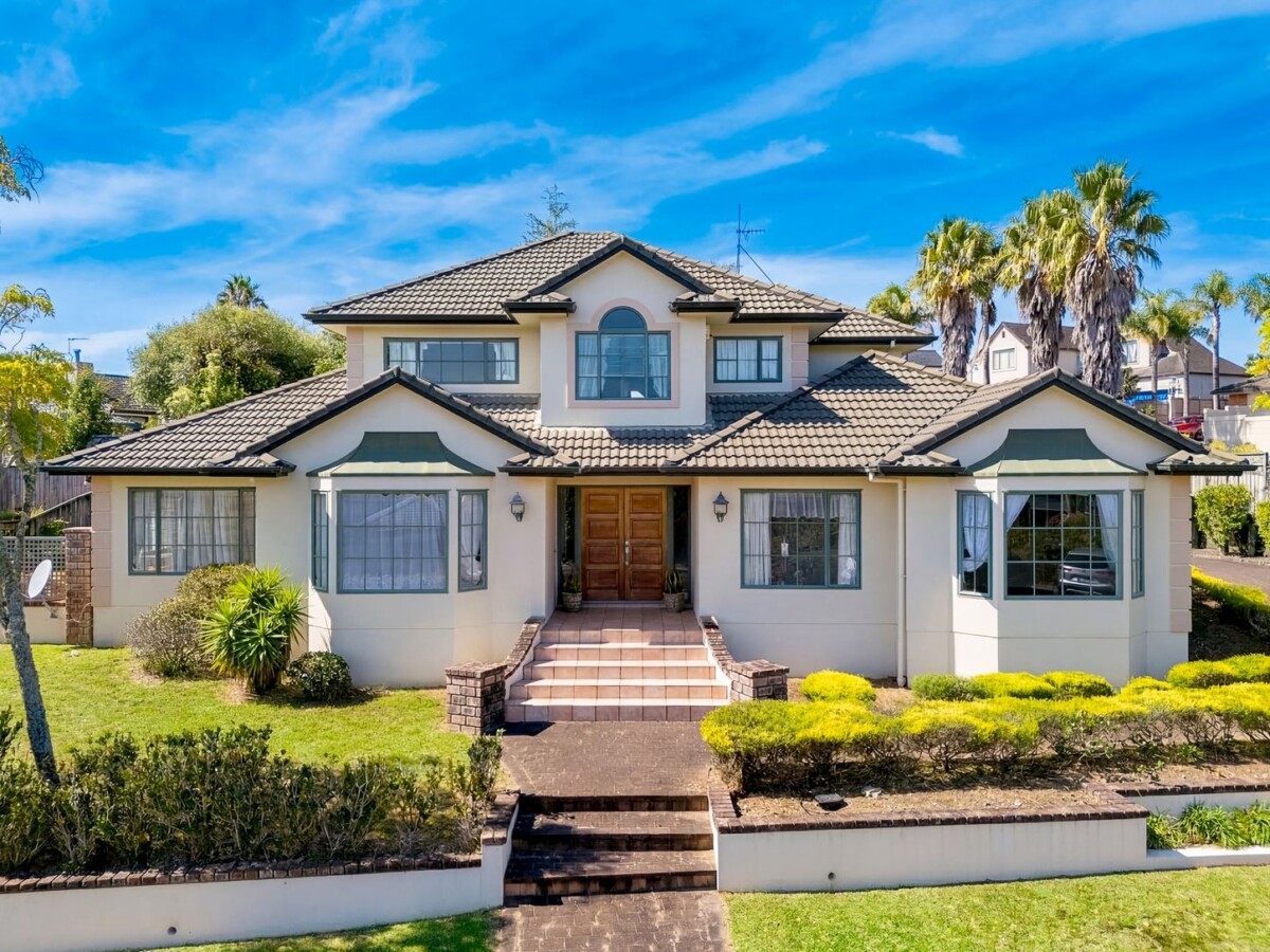 310m2 5 beds + study 2.5 baths house with double garage on 699m2 section, easy walk to Marina View School and close to the marina, reserves, shops, and excellent schooling including Hobsonville Point Secondary School, 2/2 Hobie Court, West Harbour, Auckland
