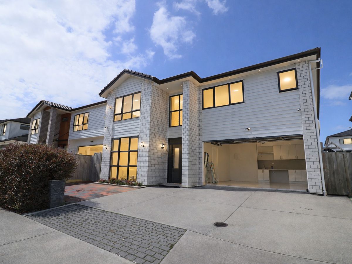 For rent, Subletting is permitted,, 7 beds 6 baths house with double garage and a 2-beds granny, Available Now, 6 McQuoids Road, Flat Bush, Auckland