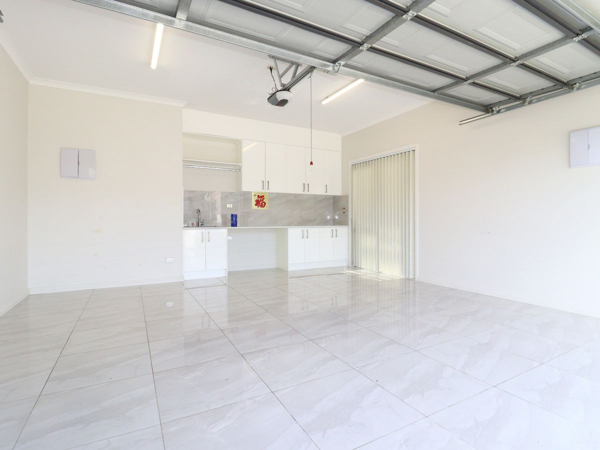 For rent, Subletting is permitted,, 7 beds 6 baths house with double garage and a 2-beds granny, Available Now, 6 McQuoids Road, Flat Bush, Auckland