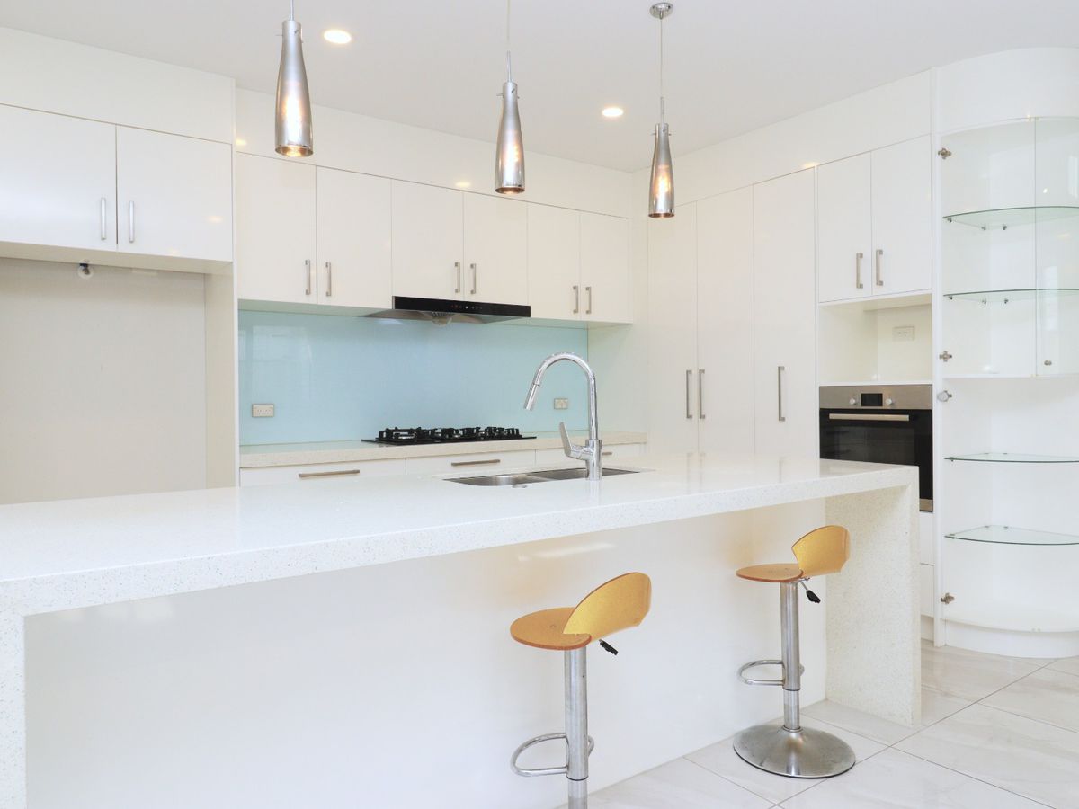 For rent, Subletting is permitted,, 7 beds 6 baths house with double garage and a 2-beds granny, Available Now, 6 McQuoids Road, Flat Bush, Auckland
