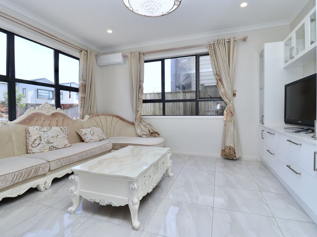 For rent, Subletting is permitted,, 7 beds 6 baths house with double garage and a 2-beds granny, Available Now, 6 McQuoids Road, Flat Bush, Auckland