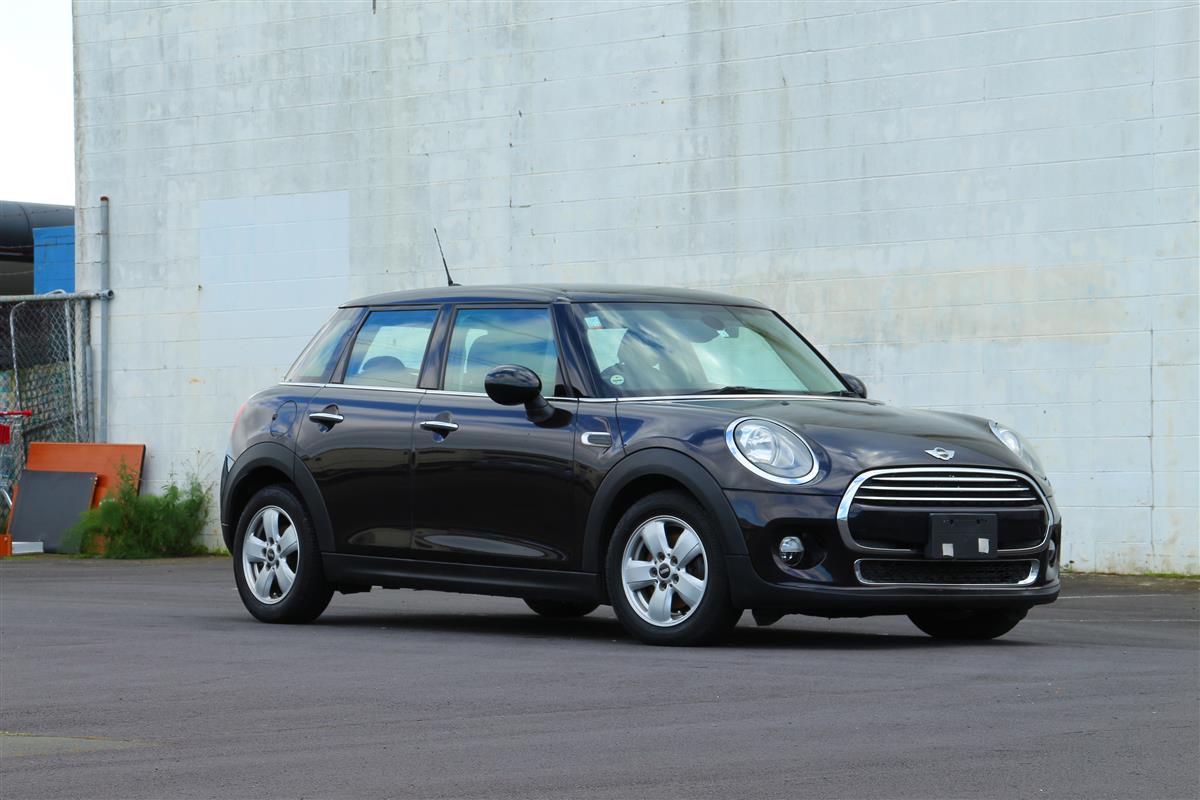 2016 MINI Cooper 4 Doors with Car Play Hatchback Automatic, 5 seats, Brown, Petrol, 1,500 cc, 54,000 km