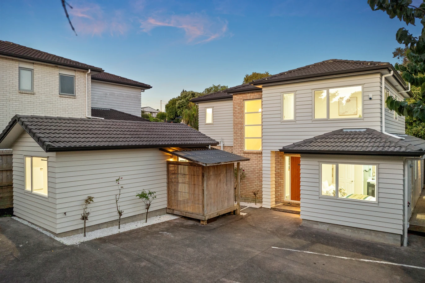 Vendor cashing out, Standalone 6 beds 5 baths house with 6 car parks on 400m2 section, a detached sleepout with its own bathroom, 2 ground floor ensuites with self-contained access, close to schools, Glenfield Mall, Wairau Park and motorway access, Detached Sleepout12C Manuka Road, Glenfield, Auckland