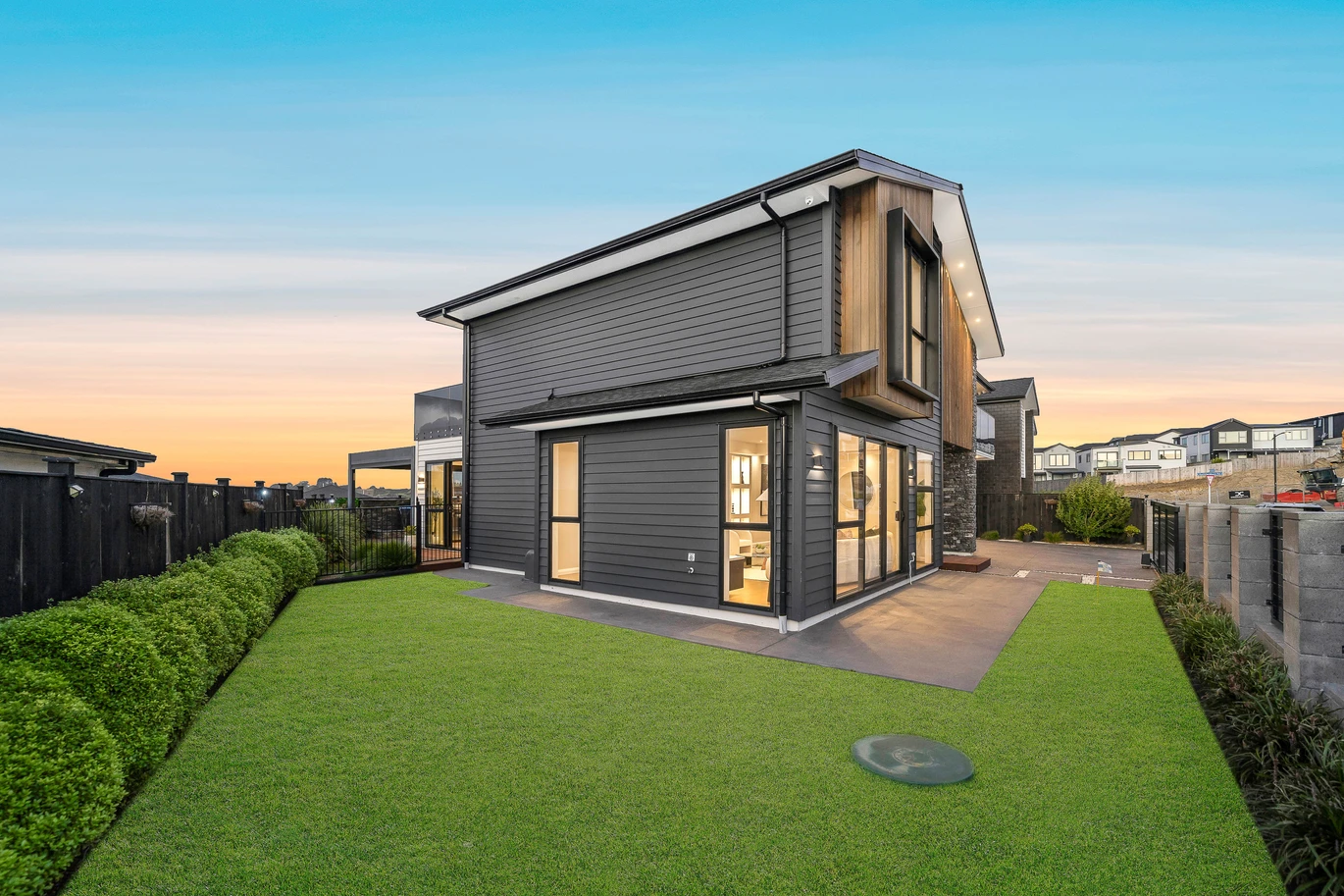 368m2 7 beds 4.5 baths house with 2 beds granny on 492m2 section, Central air conditioning and built-in surround sound system, Mini golf practice pad outdoors, close to parks, reserves, shopping centres, schools, 3 Bendridge Street, Flat Bush, Auckland