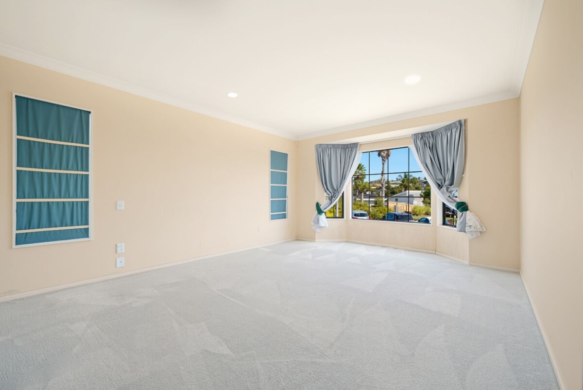 310m2 5 beds + study 2.5 baths house with double garage on 699m2 section, easy walk to Marina View School and close to the marina, reserves, shops, and excellent schooling including Hobsonville Point Secondary School, 2/2 Hobie Court, West Harbour, Auckland