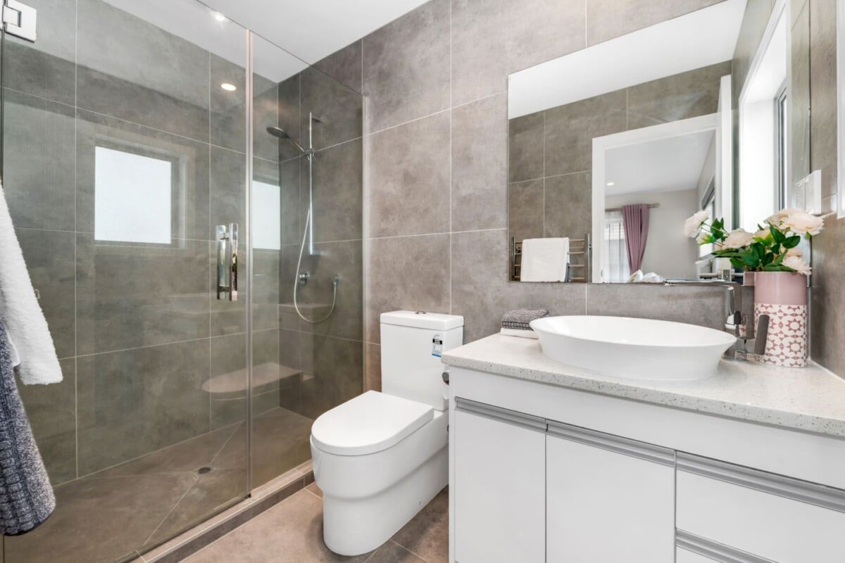280m2 5 beds 4.5 baths house with double garage on 388m2 section, including 3 ensuites, 1 ensuite ground floor, 97 Argento Avenue, Flat Bush, Auckland