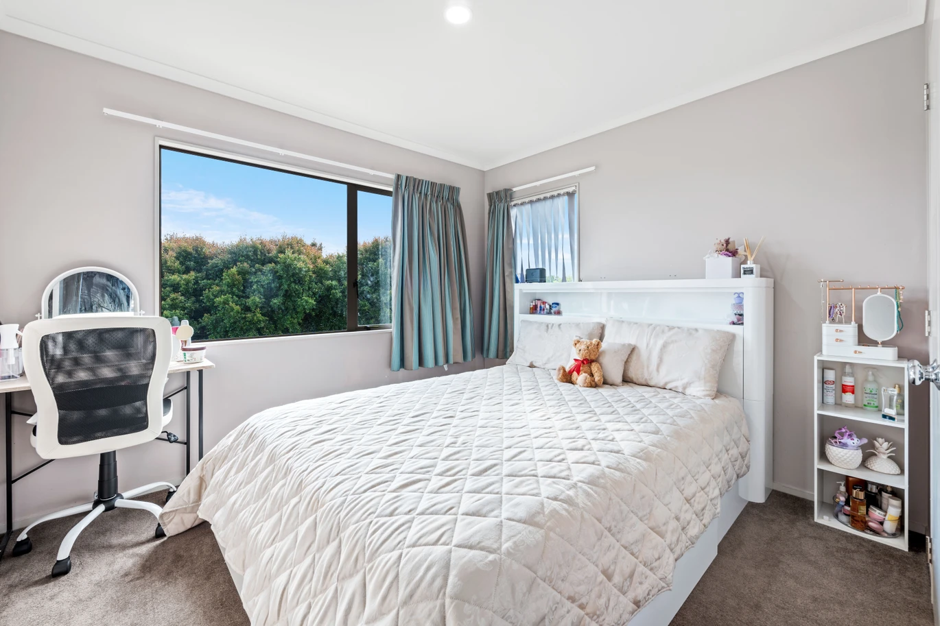 185m2 4 beds 2.5 baths house with double garage on 912m2 section, close to schools, shops, motorway access, 39 Moss Crescent, Takanini, Auckland