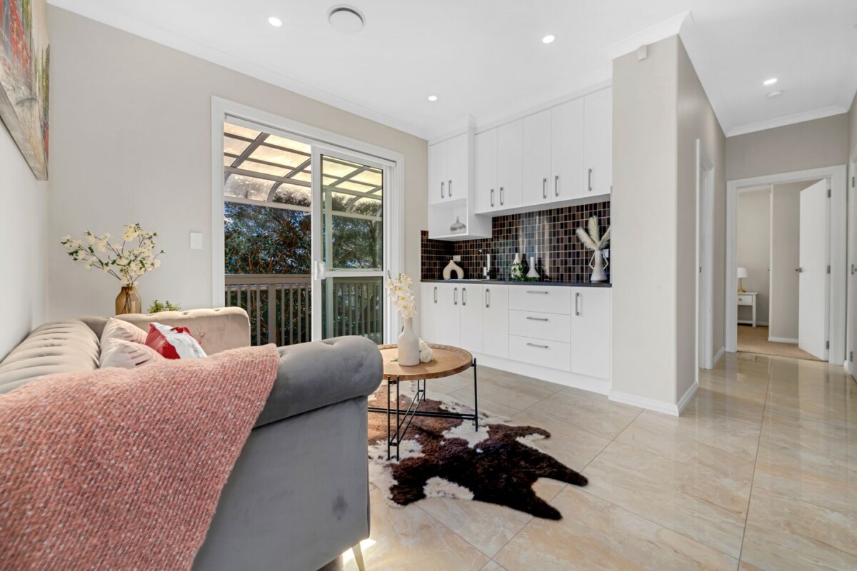 337m2 6 beds 5.5 baths house with double garage and 2 beds granny, Zoned for sought-after schools including Mission Heights Junior College, Mission Heights Primary School, and Ormiston Senior College, 16 Evelina Lane, Flat Bush, Auckland