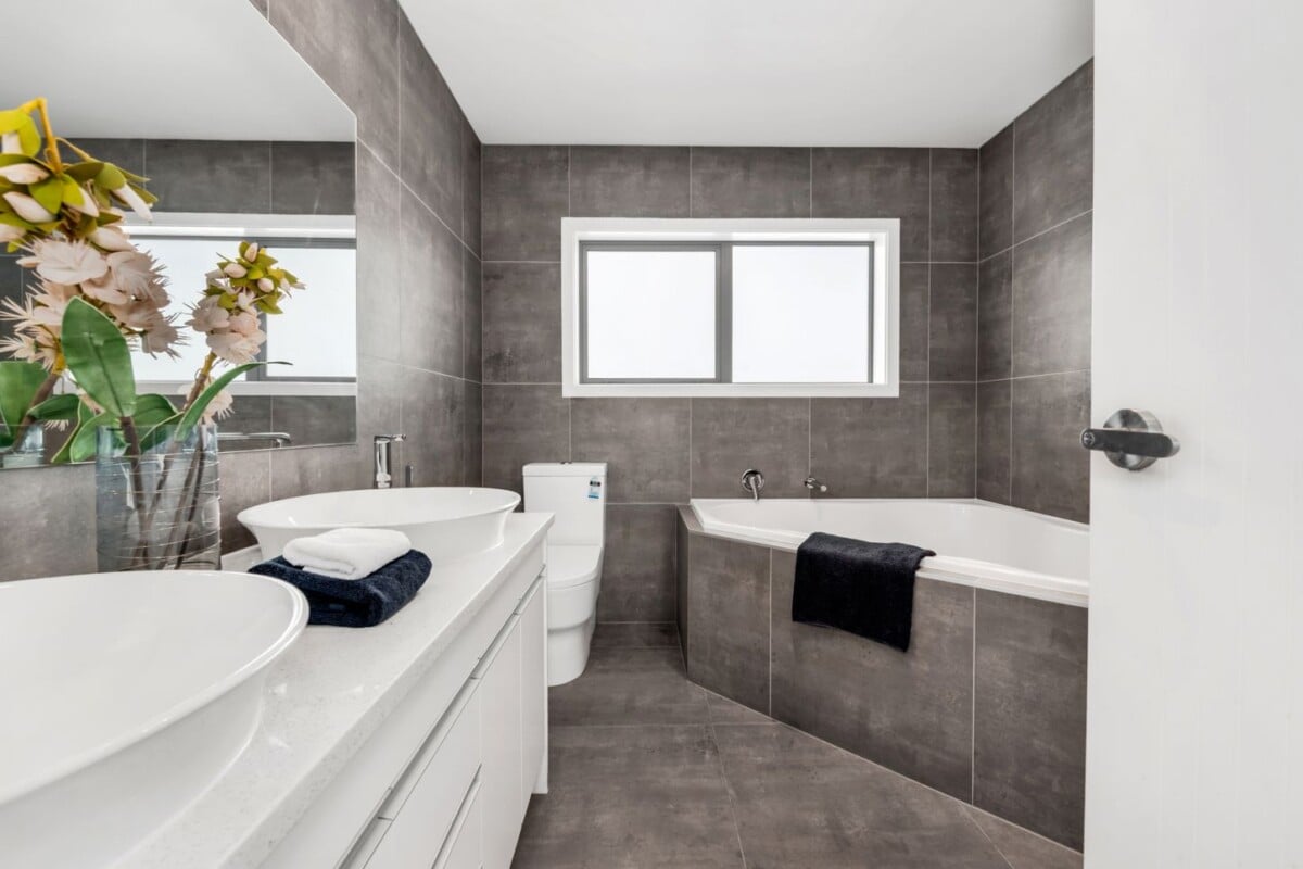 280m2 5 beds 4.5 baths house with double garage on 388m2 section, including 3 ensuites, 1 ensuite ground floor, 97 Argento Avenue, Flat Bush, Auckland