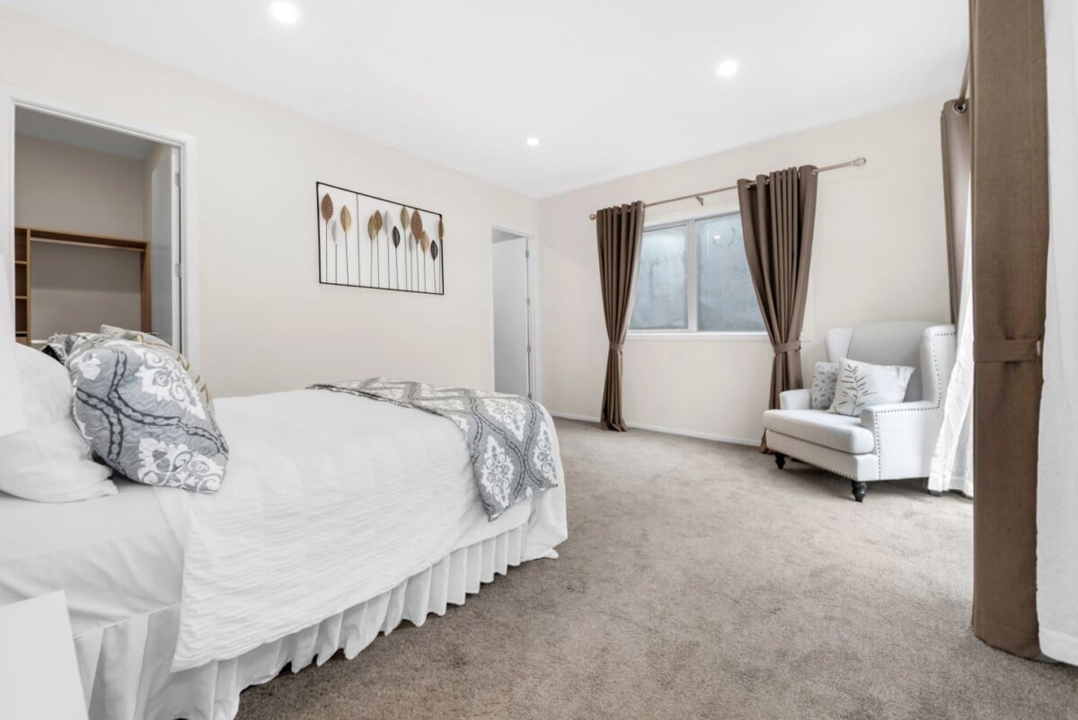 280m2 5 beds 4.5 baths house with double garage on 388m2 section, including 3 ensuites, 1 ensuite ground floor, 97 Argento Avenue, Flat Bush, Auckland