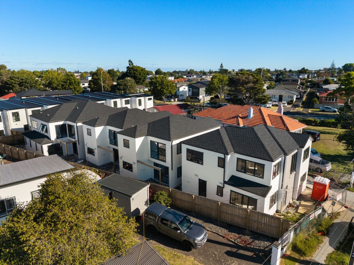 Highly motivated vendors ready to meet the market, 10-Year Master Build Warranty, Brandnew 4 beds 3.5 baths home with garage, close to schools, shops, motorway access, 5/35 Royton Avenue, Mangere East, Auckland