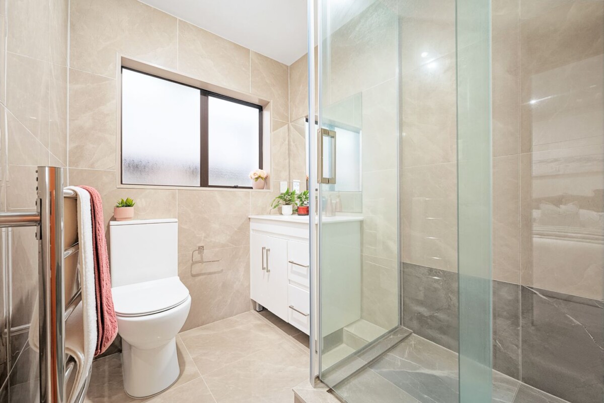 Vendor Cashing Up – Ready to Move In, Brick and tile 3 beds 1.5 bath house with garage, just a short stroll or drive away from Lynn Mall, 2/27 Rata Street, New Lynn, Auckland
